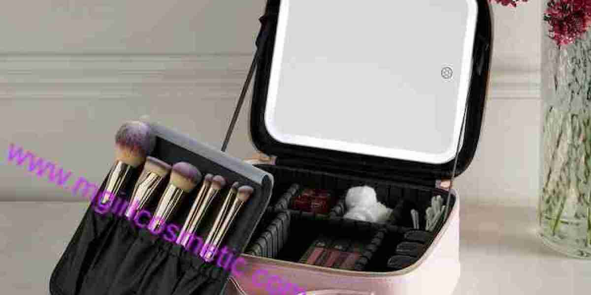 MgirlCosmetic: A Makeup Suitcase with Mirror That Avoids Checked Baggage Fees.