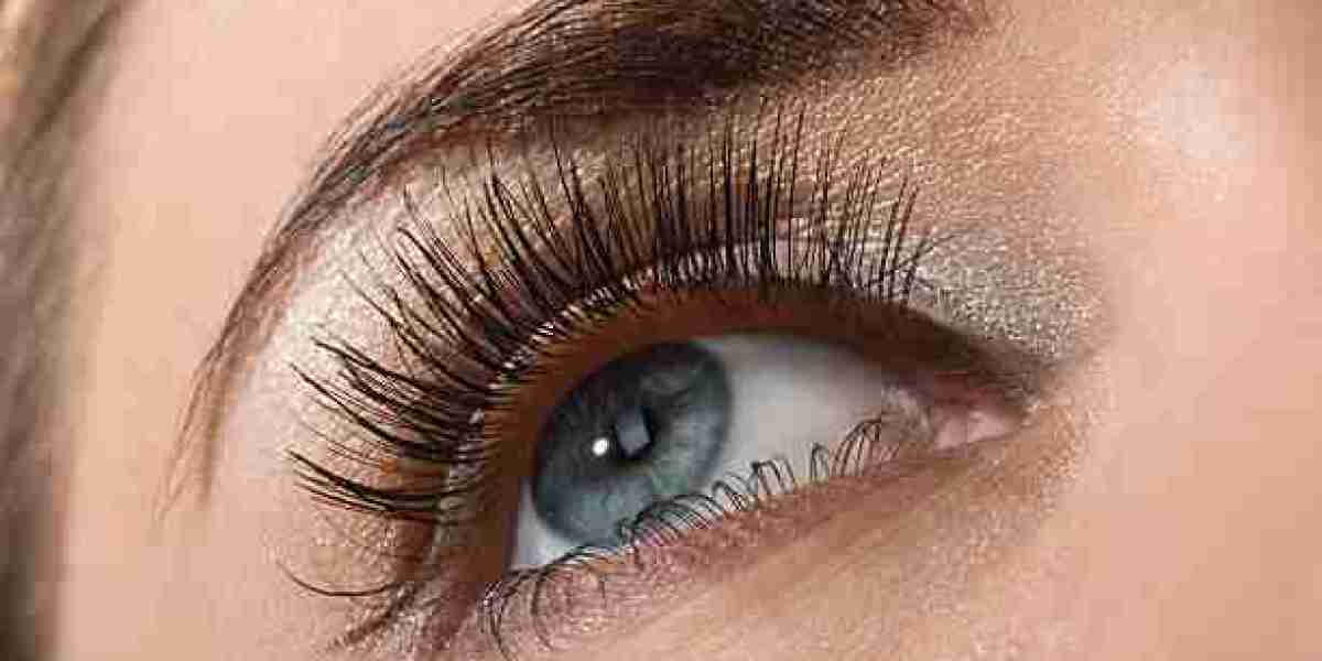 Eyelash Hair Transplant to Enhance Eye Definition