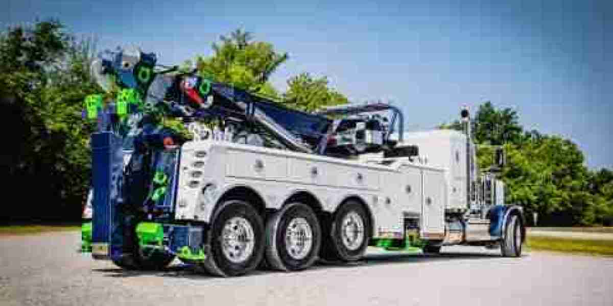 How Towing Specialists Handle Different Types Of Large Vehicles