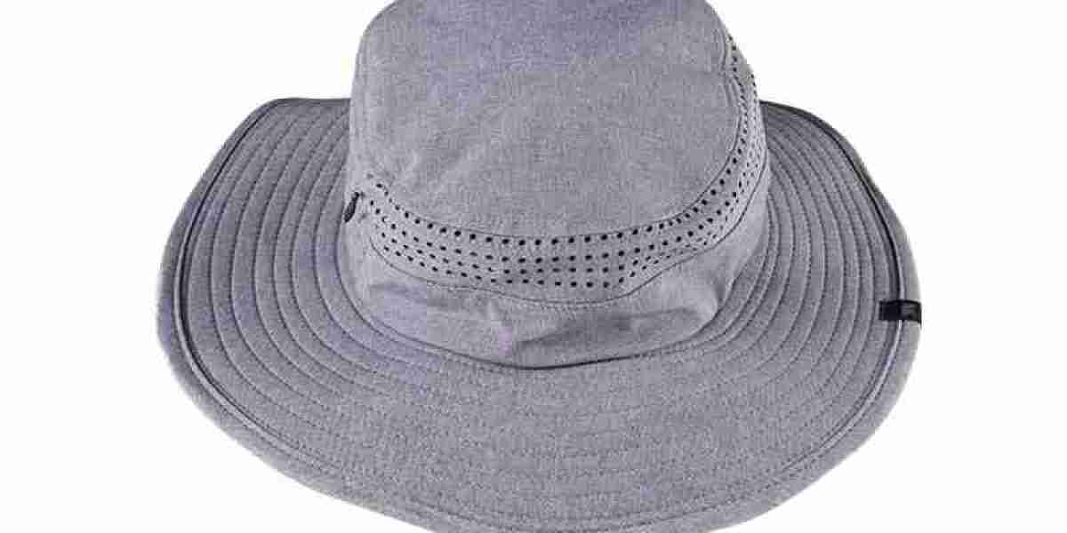 Does a Woven Straw Bucket Hat Need Stiffening?
