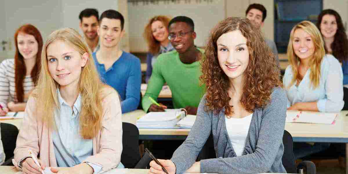 Vocational Courses vs University Study: Which Is Right for You?